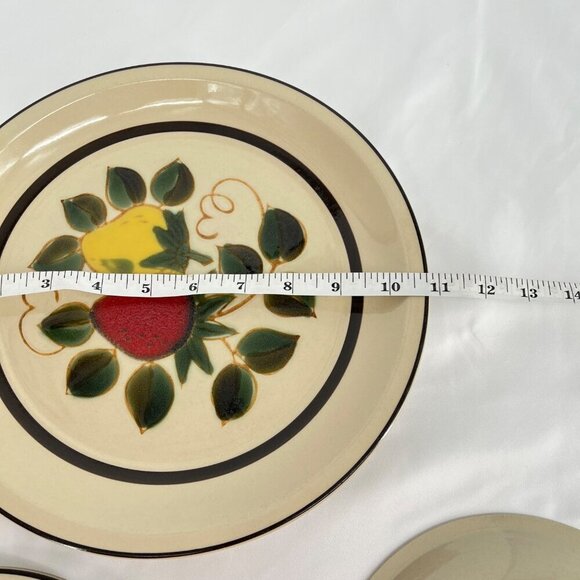Vintage Strawberries Stoneware 1970 Harmony House Dinner Salad Plate Set - Picture 7 of 9